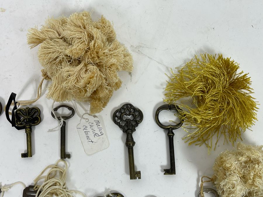Collection Of Vintage Skeleton Keys [Photo 8]