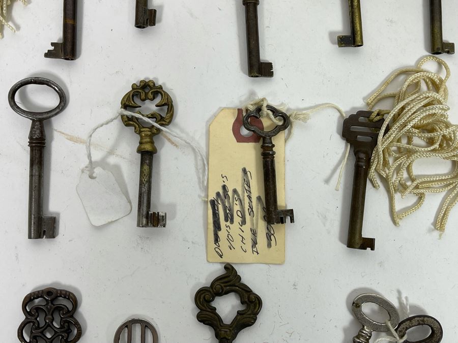 Collection Of Vintage Skeleton Keys [Photo 5]