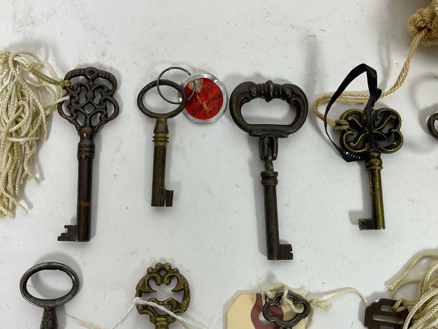Collection Of Vintage Skeleton Keys [Photo 6]