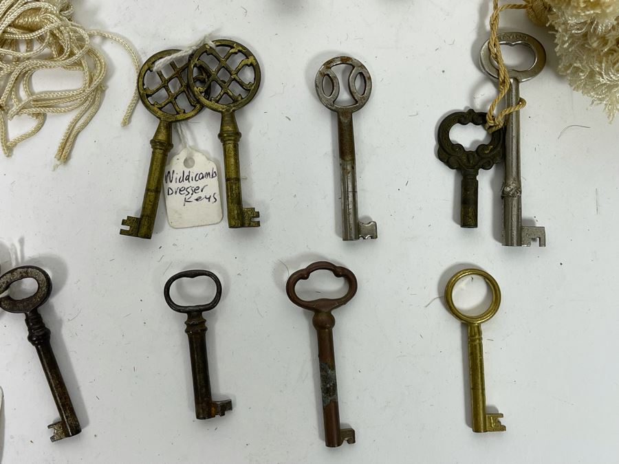 Collection Of Vintage Skeleton Keys [Photo 3]