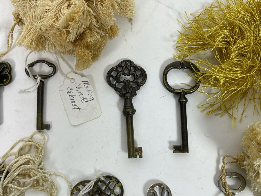 Collection Of Vintage Skeleton Keys [Photo 7]