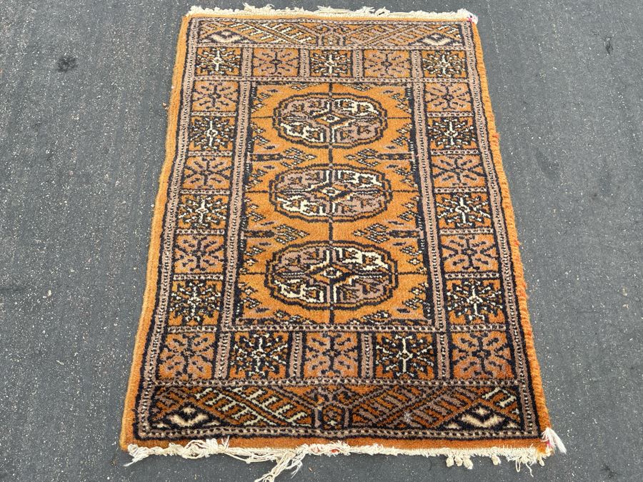 Small Hand Knotted Persian Rug 16.5 X 23 [Photo 3]