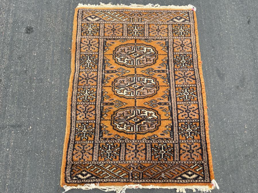 Small Hand Knotted Persian Rug 16.5 X 23 [Photo 4]