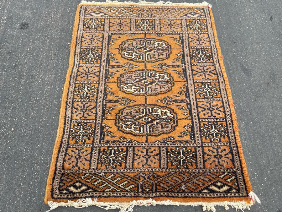 Small Hand Knotted Persian Rug 16.5 X 23 [Photo 2]