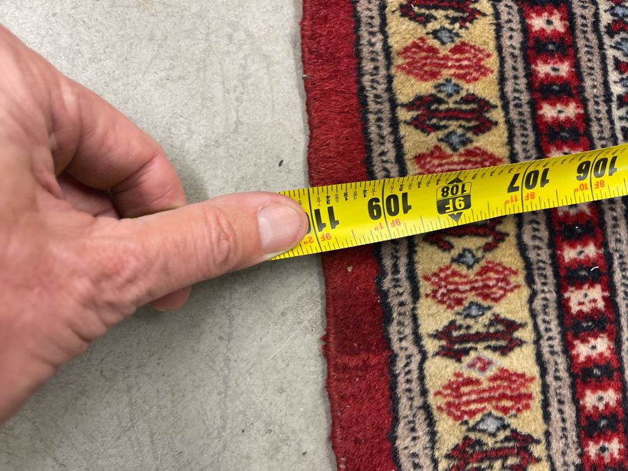 Gorgeous Large Finely Woven Area Rug Uribe 110' X 146' [Photo 7]