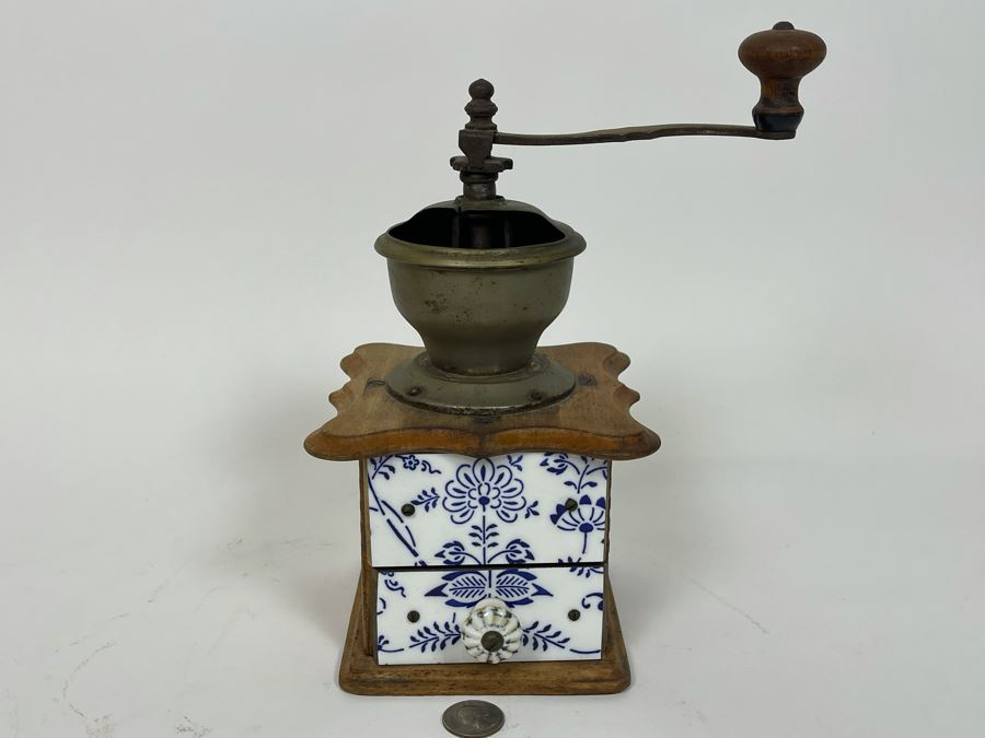 Vintage Coffee Grinder 8W X 10.5H [Photo 2]