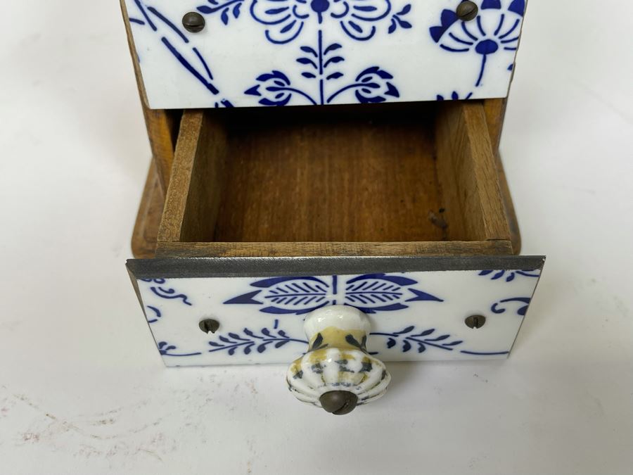 Vintage Coffee Grinder 8W X 10.5H [Photo 5]