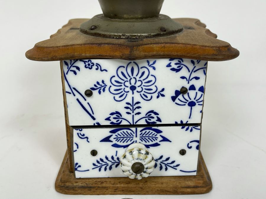 Vintage Coffee Grinder 8W X 10.5H [Photo 3]
