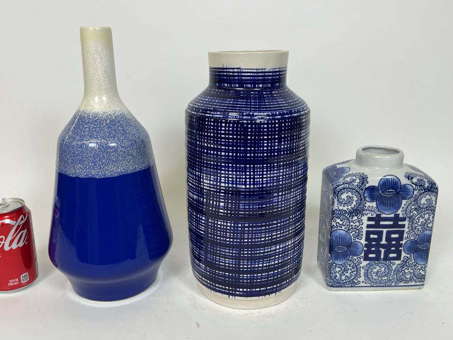 (3) Blue And White Decorative Vases [Photo 2]