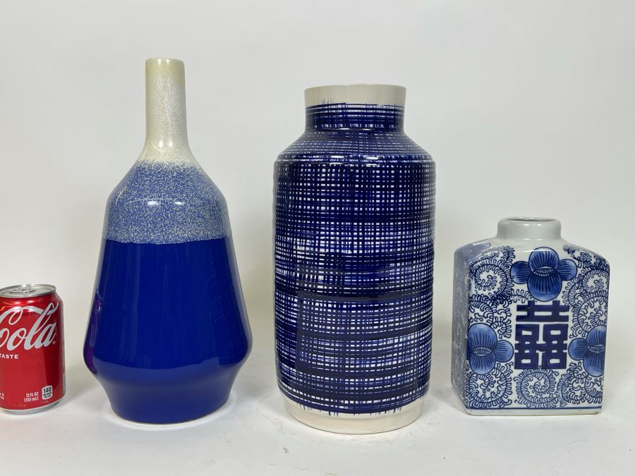 (3) Blue And White Decorative Vases [Photo 3]