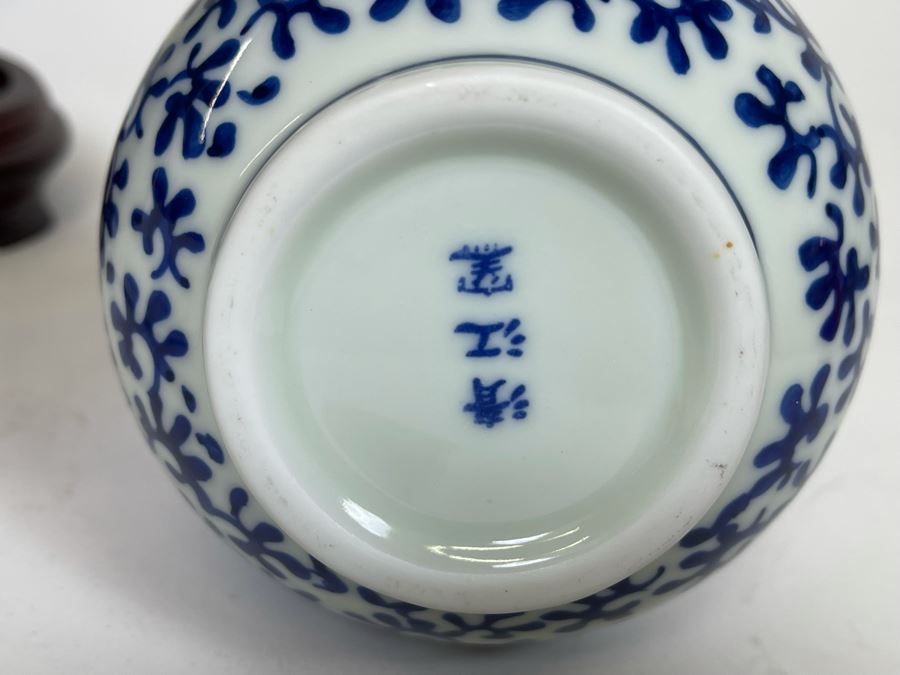 Chinese Blue And White Porcelain Vase With Stand And Box [Photo 6]