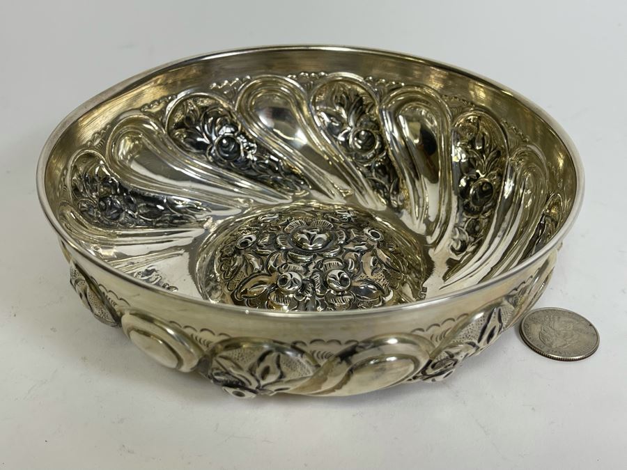 Beautiful Vintage Repousse 900 Coin Silver Bowl 6.5W X 1.75H 190g $127 Melt Value [Photo 3]