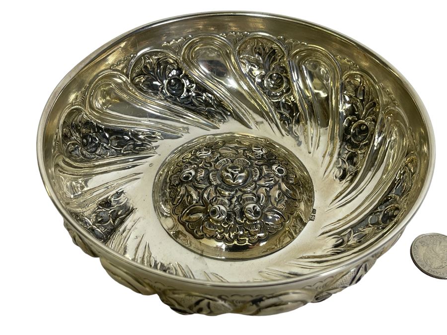 Beautiful Vintage Repousse 900 Coin Silver Bowl 6.5W X 1.75H 190g $127 Melt Value