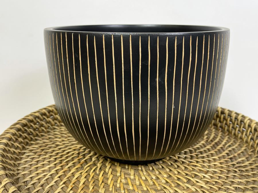 Decorative Bowl 8W X 6.5H With Woven Footed Stand 15W X 6H [Photo 5]