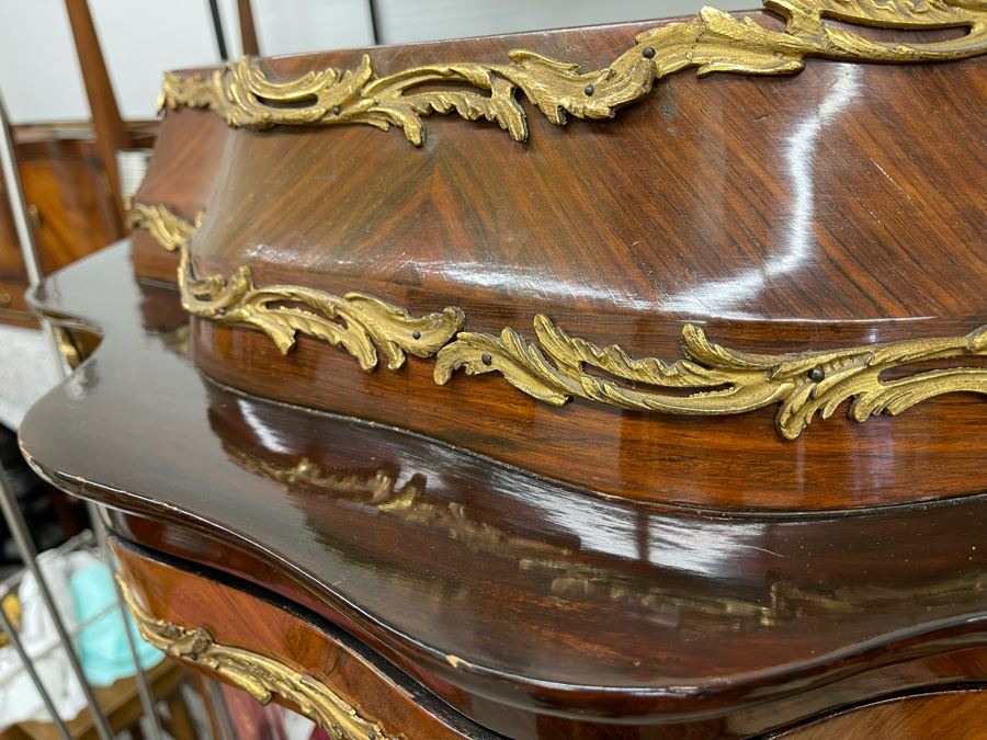 Vintage French Marquetry Serpentine Vitrine Display Cabinet 34W X 19D X 64H [Photo 8]