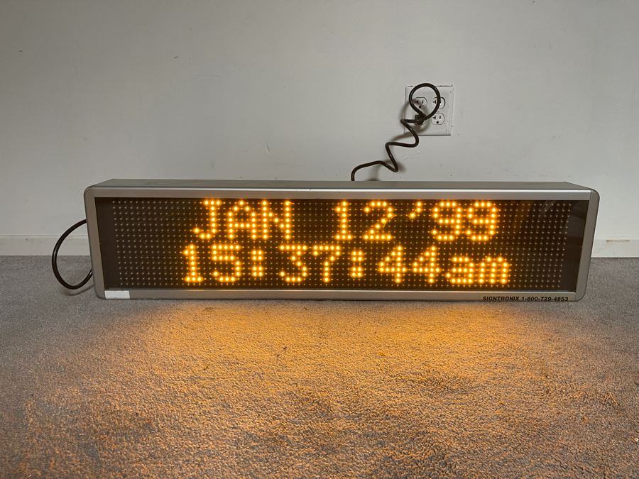 Signtronix Programmable Sign Model LED-2 40W X 4.5D X 9H [Photo 3]