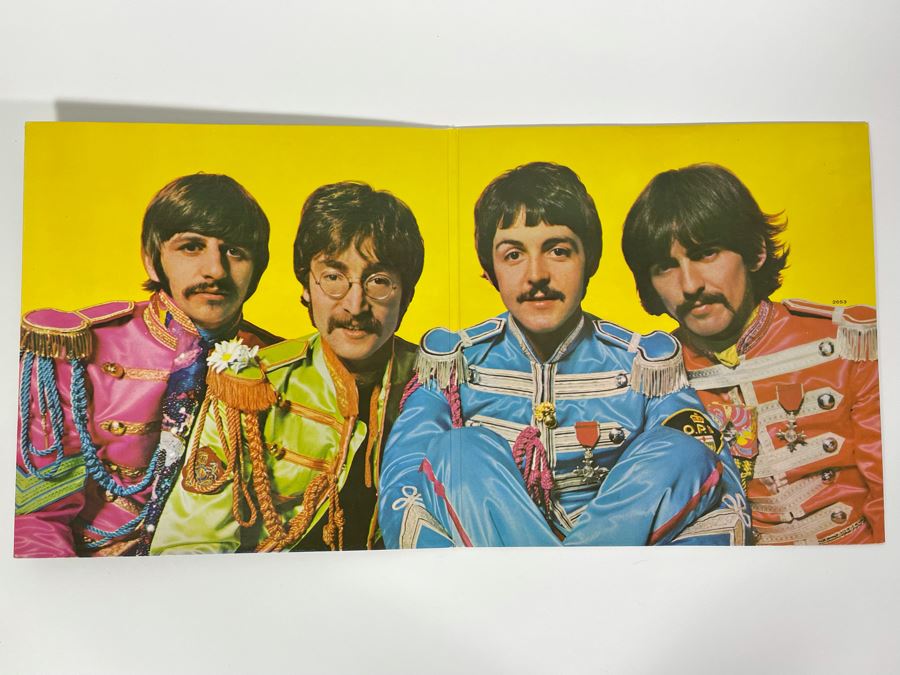 The Beatles Sgt. Pepper's Lonely Hearts Club Band Vinyl Record [Photo 5]
