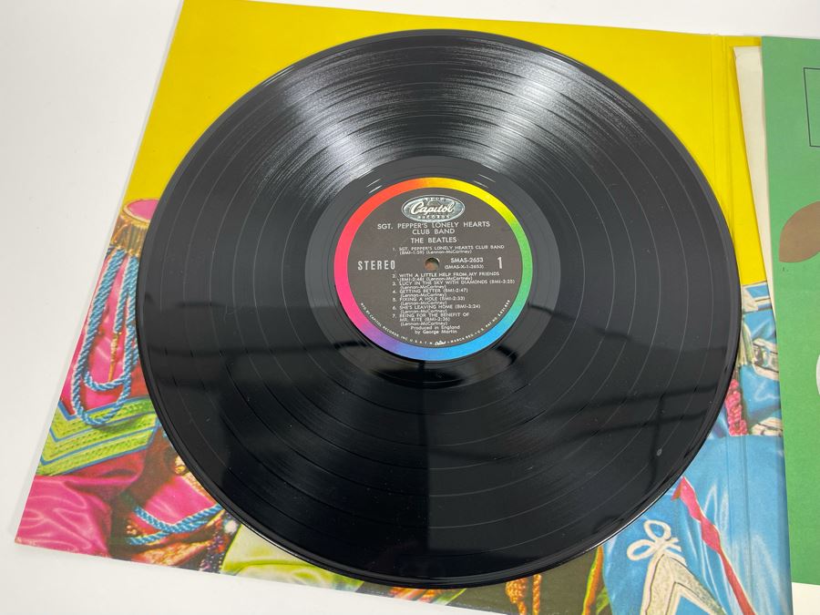 The Beatles Sgt. Pepper's Lonely Hearts Club Band Vinyl Record [Photo 8]