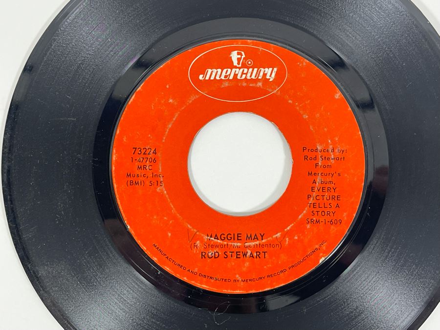 (4) Vinyl 45s Records: The Beatles (We Can Work It Out / Day Tripper), Rod Stewart (Maggie May), Herbie Hancock (Rockit), Getz/ Gilberto (The Girl From Ipanema) [Photo 4]