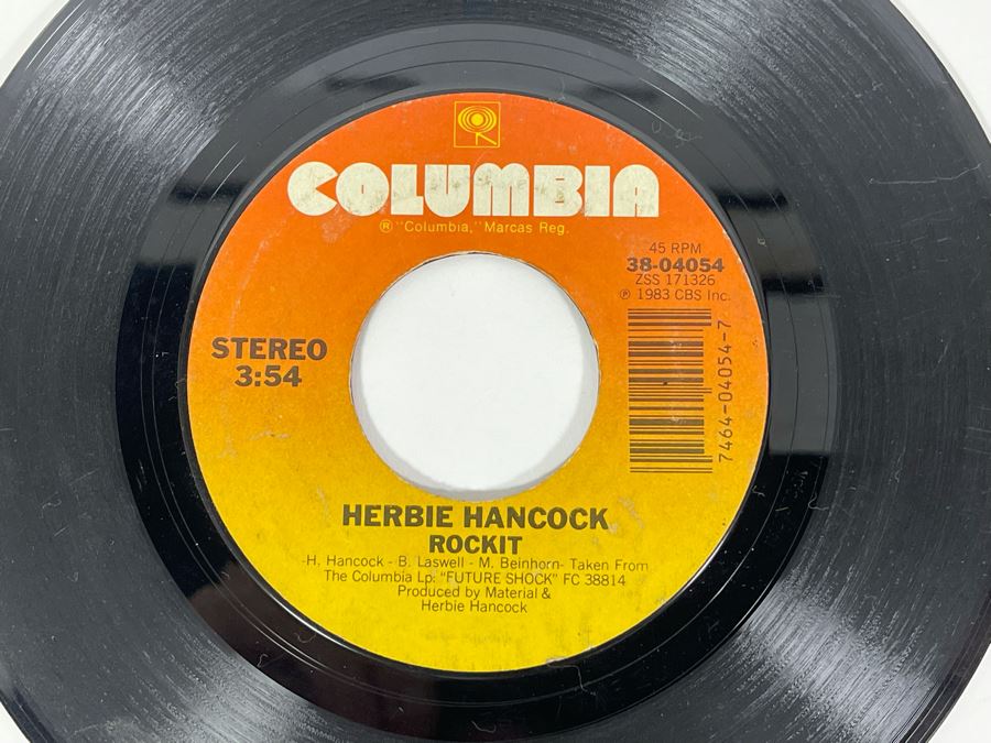 (4) Vinyl 45s Records: The Beatles (We Can Work It Out / Day Tripper), Rod Stewart (Maggie May), Herbie Hancock (Rockit), Getz/ Gilberto (The Girl From Ipanema) [Photo 5]
