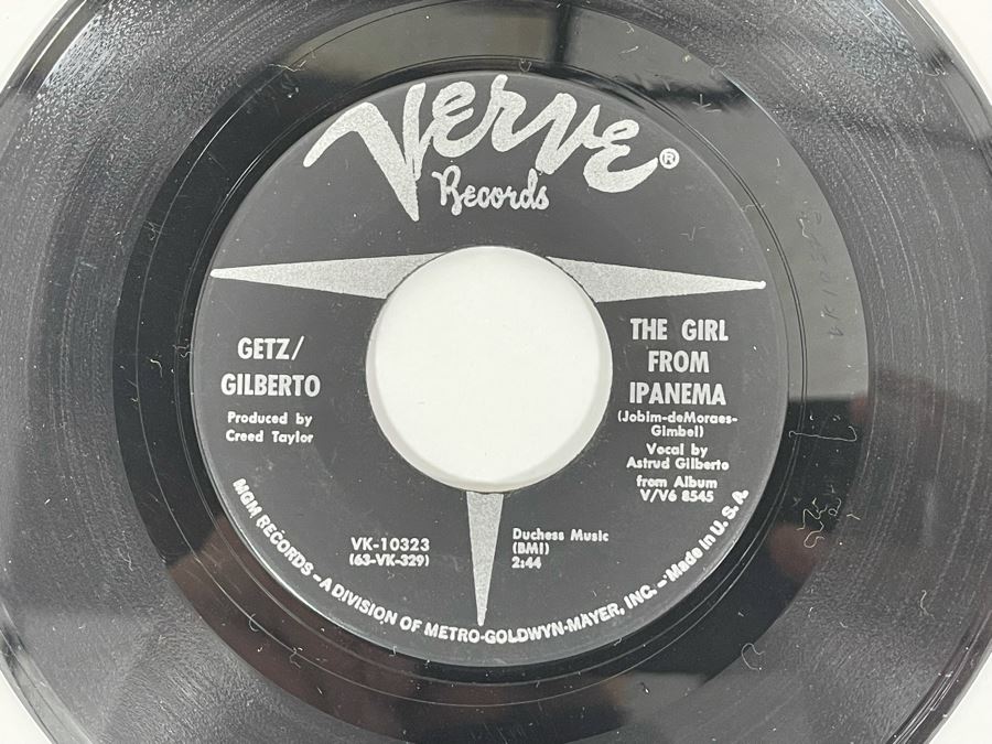(4) Vinyl 45s Records: The Beatles (We Can Work It Out / Day Tripper), Rod Stewart (Maggie May), Herbie Hancock (Rockit), Getz/ Gilberto (The Girl From Ipanema) [Photo 6]