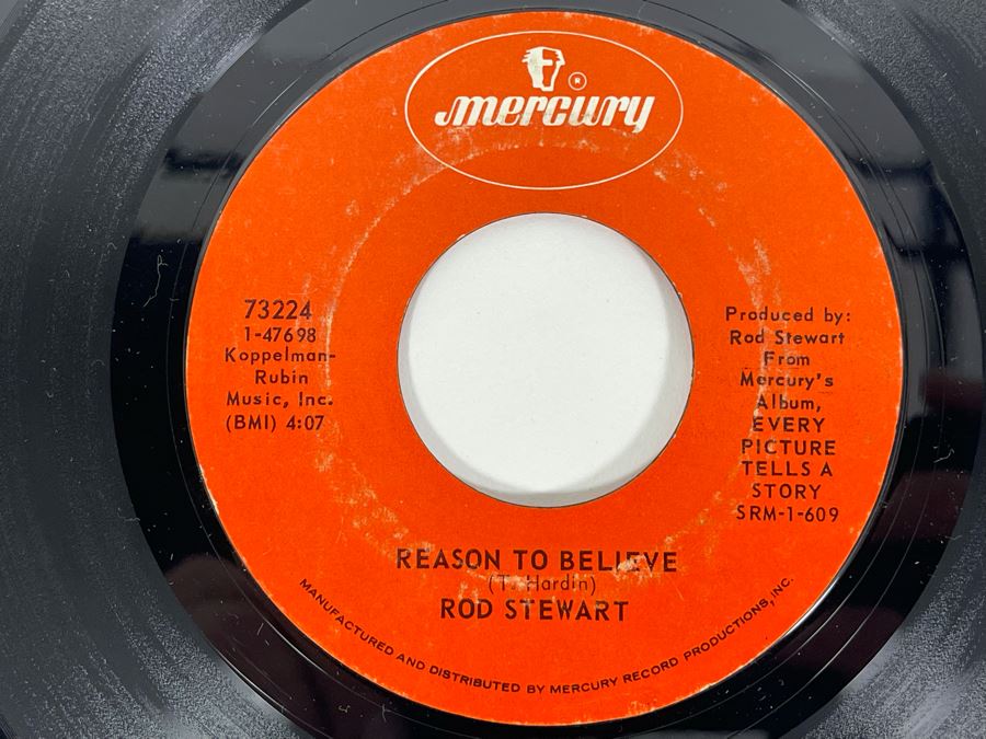 (4) Vinyl 45s Records: The Beatles (We Can Work It Out / Day Tripper), Rod Stewart (Maggie May), Herbie Hancock (Rockit), Getz/ Gilberto (The Girl From Ipanema) [Photo 8]