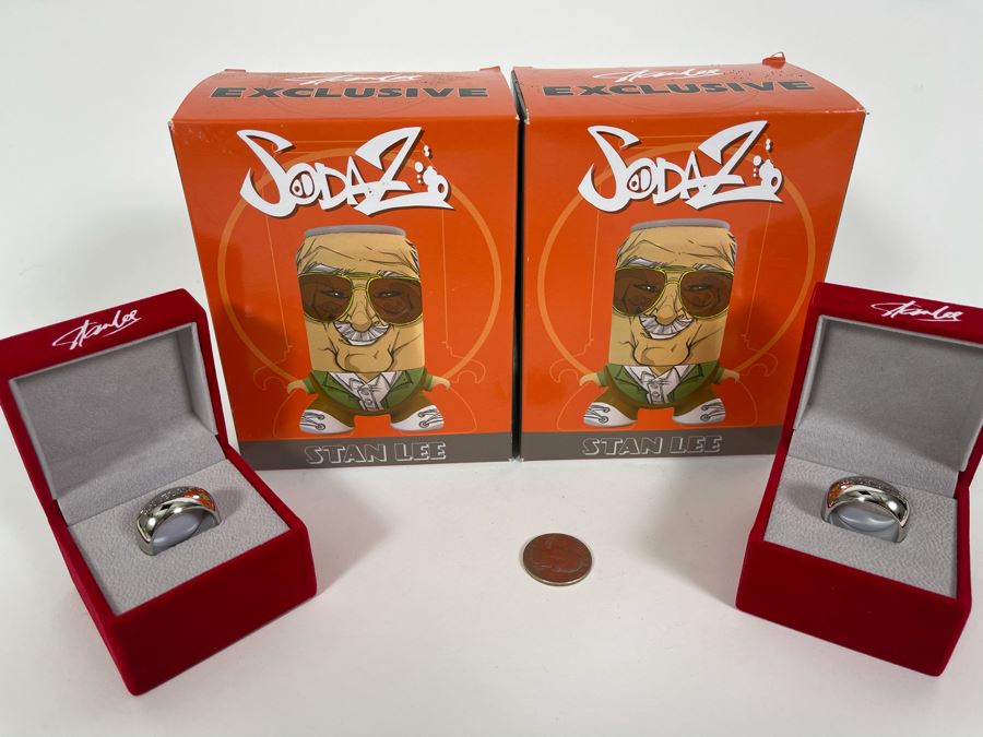 Pair Of New Stan Lee Excelsior Rings And Pair Of Stan Lee's SodaZ Collectible Figures [Photo 2]