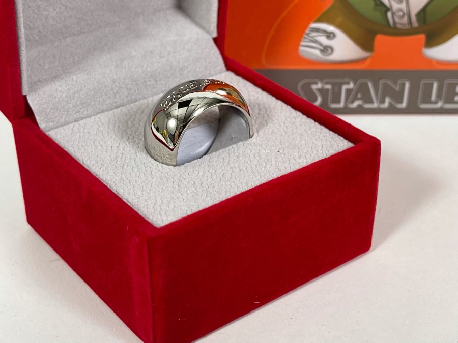 Pair Of New Stan Lee Excelsior Rings And Pair Of Stan Lee's SodaZ Collectible Figures [Photo 5]