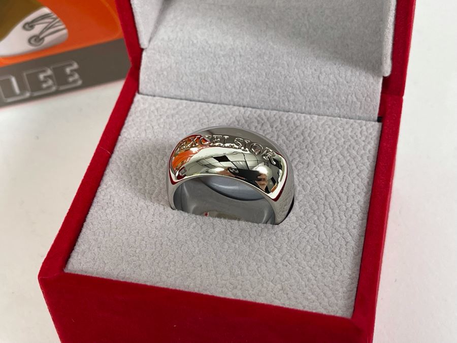 Pair Of New Stan Lee Excelsior Rings And Pair Of Stan Lee's SodaZ Collectible Figures [Photo 4]