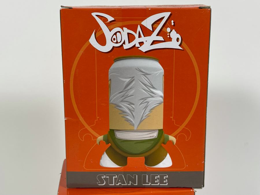 Pair Of New Stan Lee Excelsior Rings And Pair Of Stan Lee's SodaZ Collectible Figures [Photo 7]