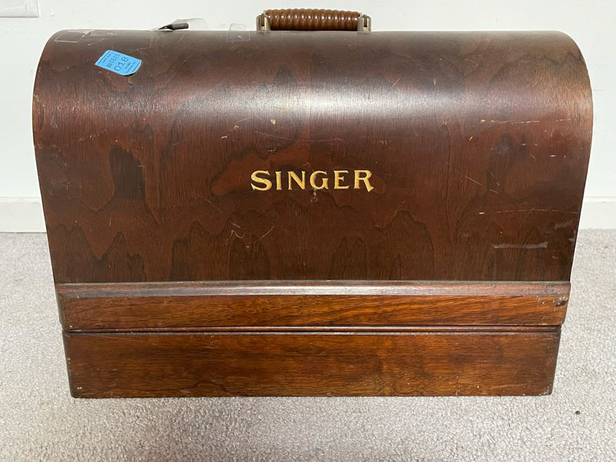 Vintage Singer Portable Sewing Machine [Photo 3]
