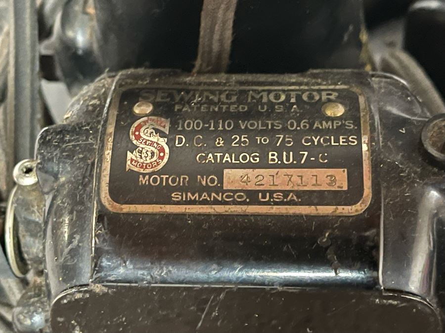 Vintage Singer Portable Sewing Machine [Photo 8]