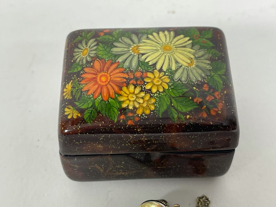 Small Hand Painted Russian Lacquer Box And Sterling Silver Tutankhamun Tie Tack [Photo 4]