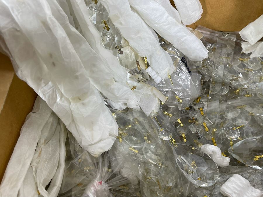 Box Full Of Crystal Chandelier Strands Of Various Sizes - See Photos [Photo 5]