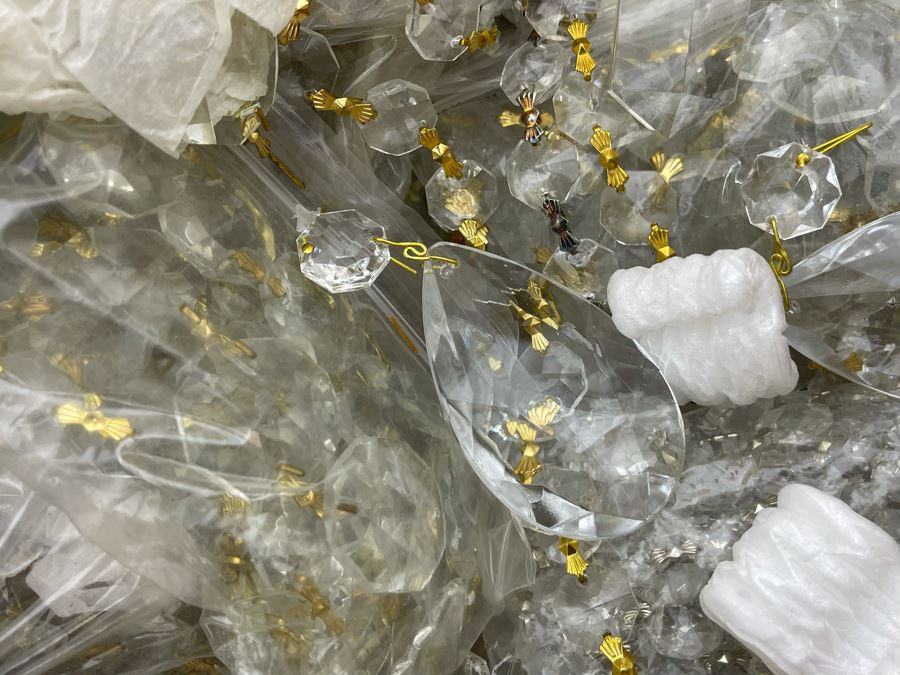 Box Full Of Crystal Chandelier Strands Of Various Sizes - See Photos [Photo 9]