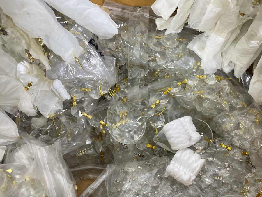 Box Full Of Crystal Chandelier Strands Of Various Sizes - See Photos [Photo 10]