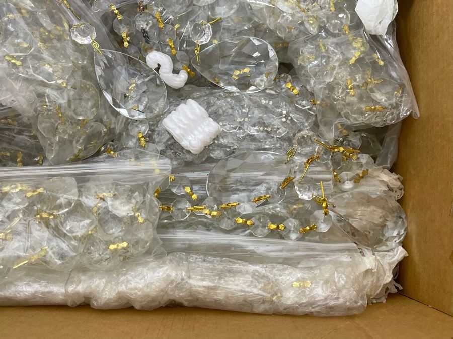 Box Full Of Crystal Chandelier Strands Of Various Sizes - See Photos [Photo 3]