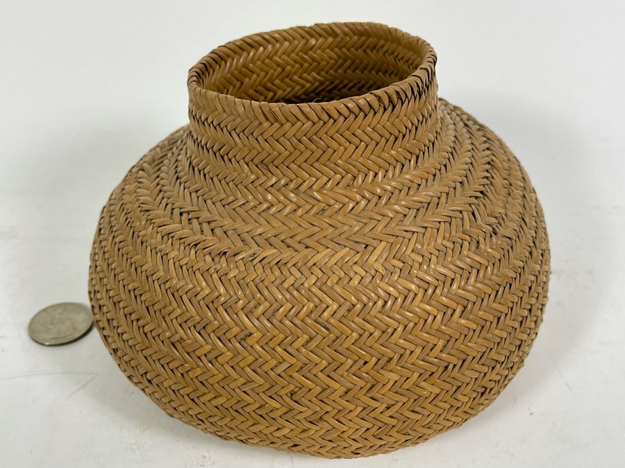 Small Handwoven Basket 6.5W X 4H [Photo 3]