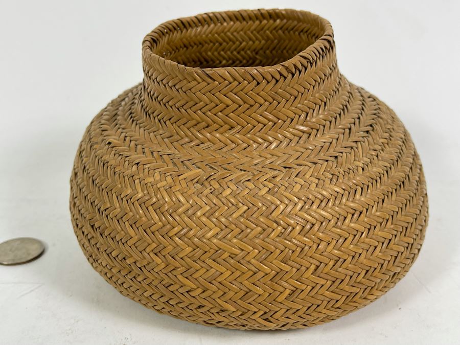 Small Handwoven Basket 6.5W X 4H [Photo 4]