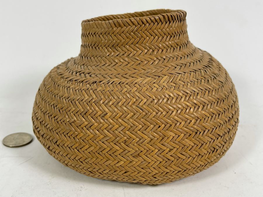 Small Handwoven Basket 6.5W X 4H [Photo 2]
