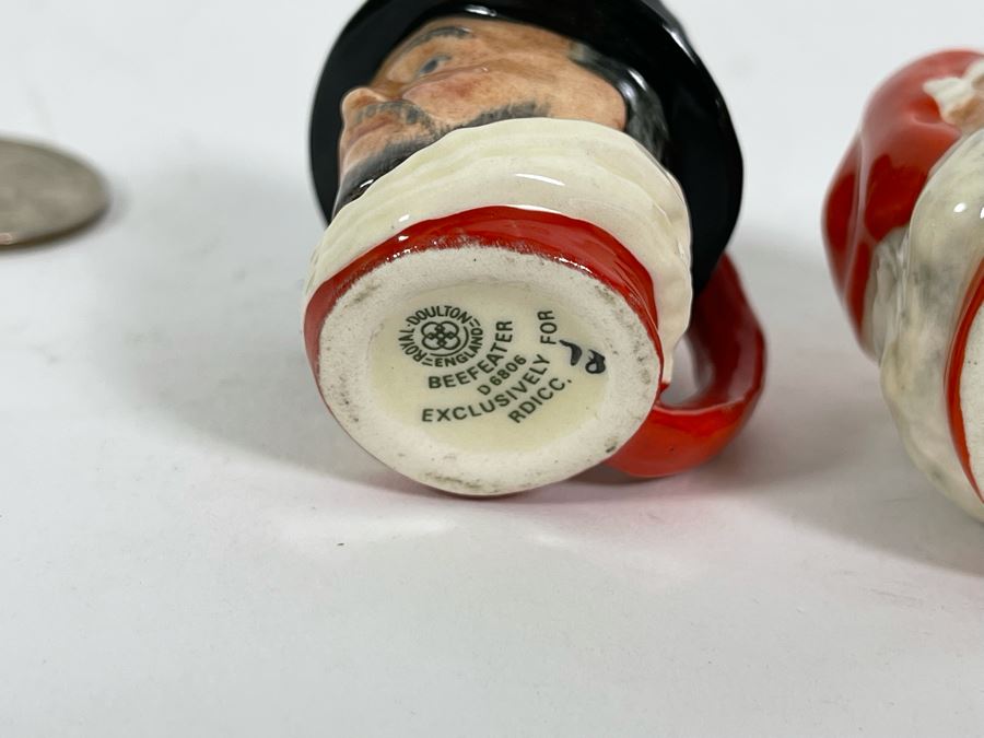 Royal Doulton Miniature Beefeater D6806 Exclusively For RDICC And Santa Claus D6950 Commissioned By Seaway China 1.5H [Photo 7]