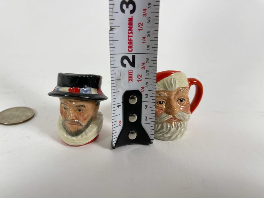 Royal Doulton Miniature Beefeater D6806 Exclusively For RDICC And Santa Claus D6950 Commissioned By Seaway China 1.5H [Photo 9]