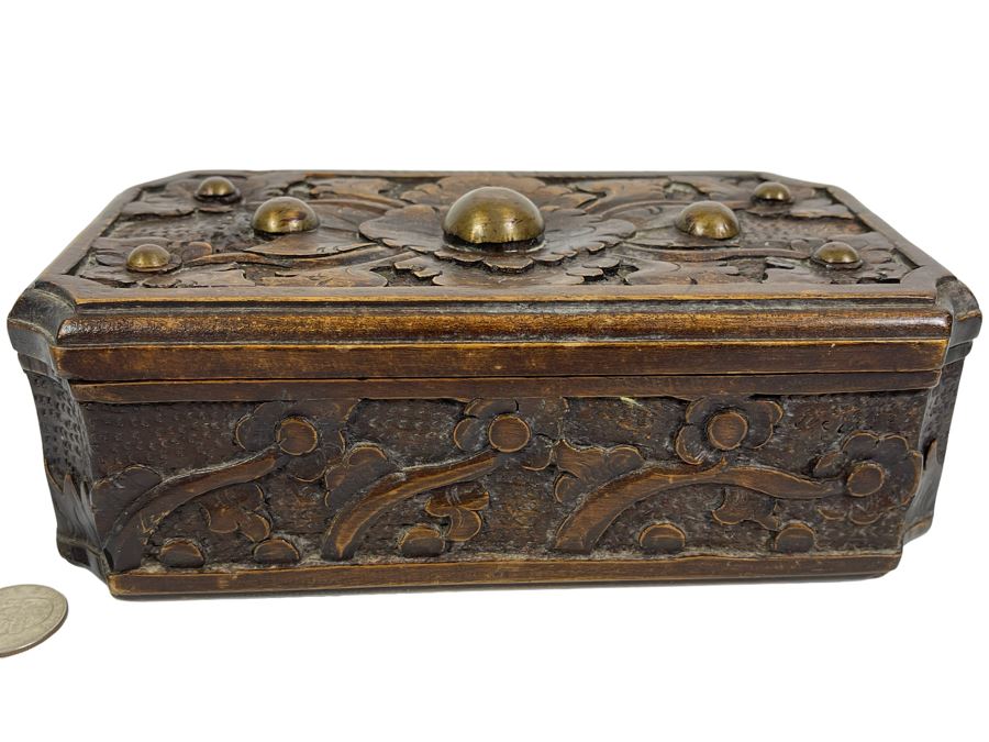 Vintage Carved Wooden Hinged Box 8W X 4.5D X 3H [Photo 1]