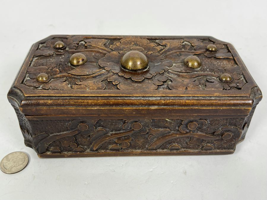 Vintage Carved Wooden Hinged Box 8W X 4.5D X 3H [Photo 4]