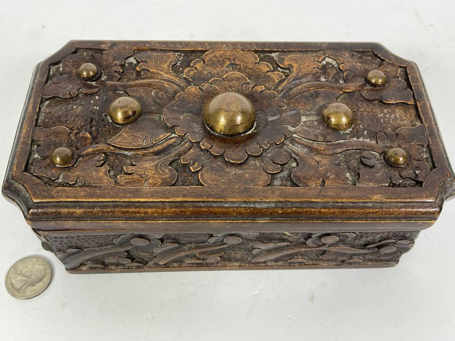 Vintage Carved Wooden Hinged Box 8W X 4.5D X 3H [Photo 5]