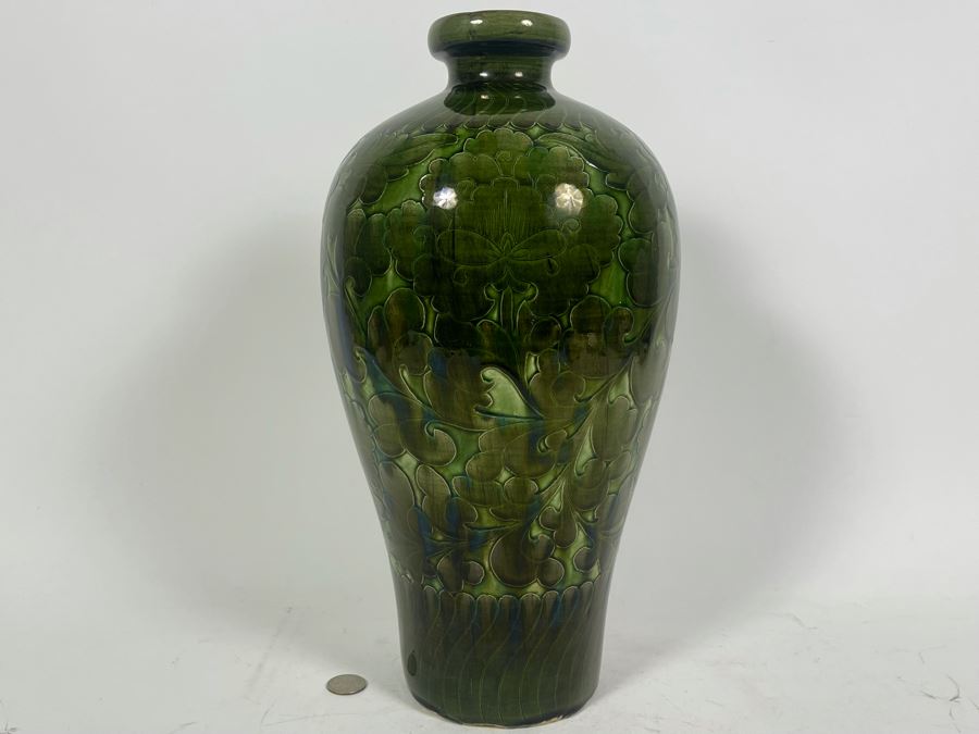 Republic Of China 15.5' Chinese Carved Green Porcelain Vase Yung Sheng [Photo 3]