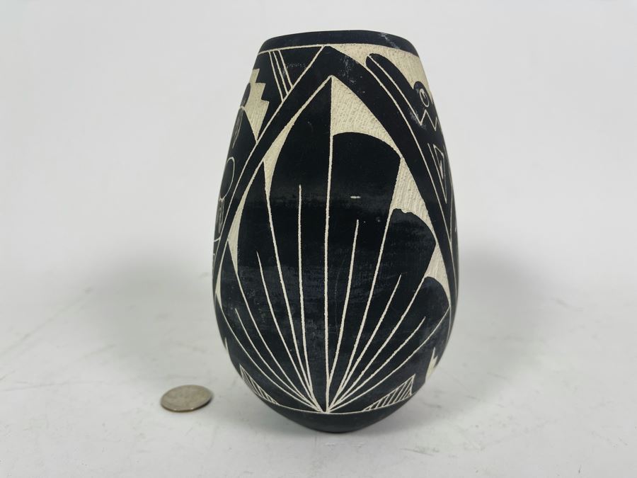 Native American Signed A. C. (Alisha Chino) Pottery Vase Acoma New Mexico 7H [Photo 4]