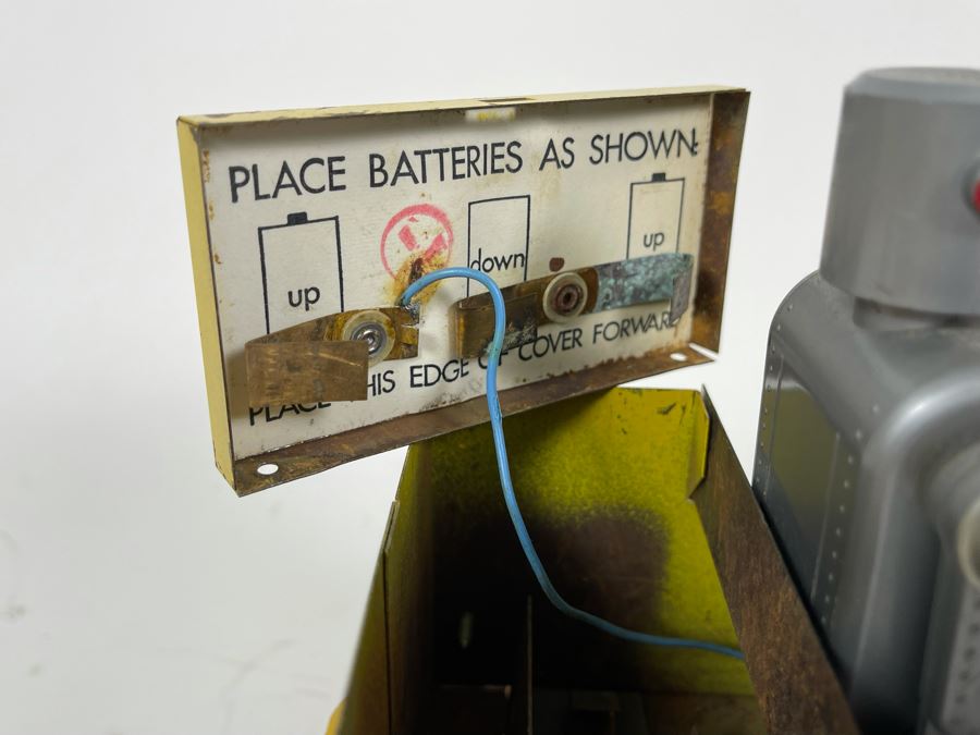 Vintage Mid-Century Marvelous Mike Tractor Robot By Saunders Battery Powered Untested 14W X 7D X 8.5H [Photo 14]