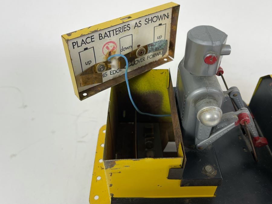 Vintage Mid-Century Marvelous Mike Tractor Robot By Saunders Battery Powered Untested 14W X 7D X 8.5H [Photo 13]
