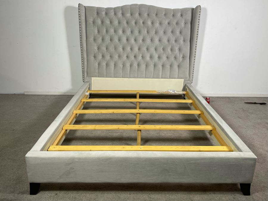 Queen Size Contemporary Tufted Headboard Bed With Silver Tone Nailhead Trim (HE) [Photo 3]